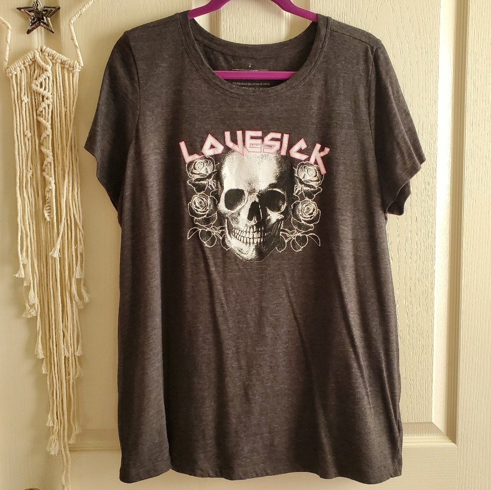 Torrid Lovesick Skull and Roses Grey Tee Size 2